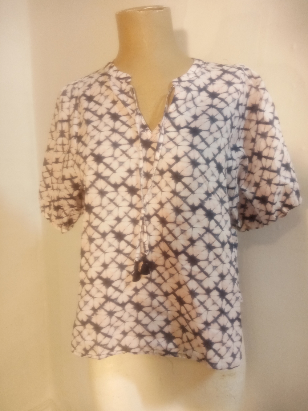Banana Republic White and Navy Tie-Dye Peasant Blouse